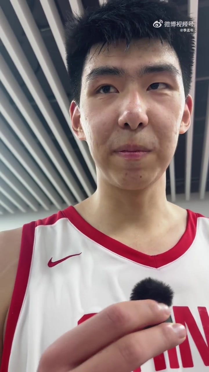 BOB半岛-😂徐昕调侃和王俊杰搭档内线：多给我传点球啊