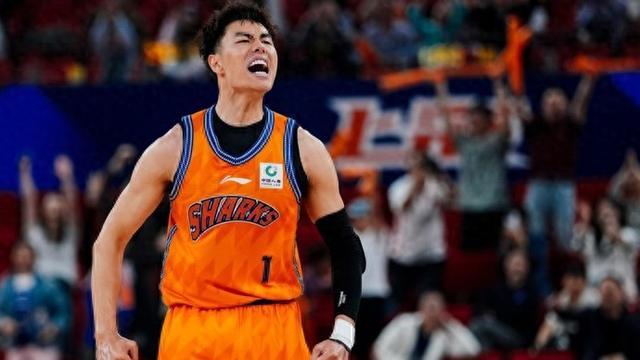BOB半岛体育-上海男篮主场20连胜创纪录 险胜福建取常规赛18连胜